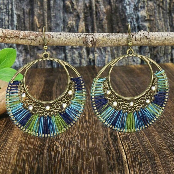 Large Round Vintage Style Earrings - Picture 3 of 7